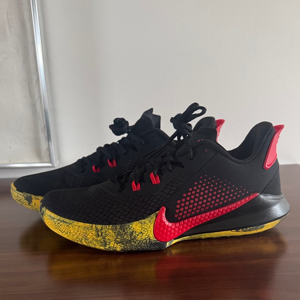 Nike Mamba Fury “Alternate Bruce Lee CK2087-002 Men’s 8.5 NWOB